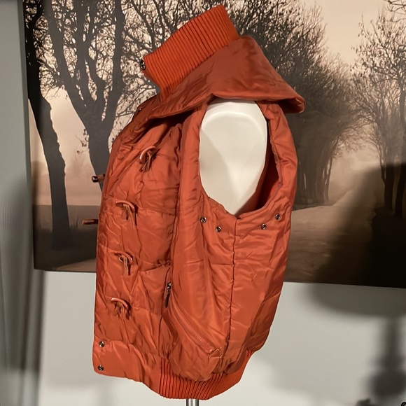 Script Orange Puffer Vest - 8 - Picture 3 of 5